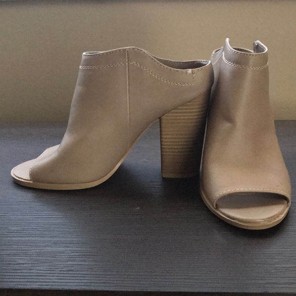 Shoes - Picture 2 of 4